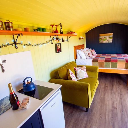 The Gambo Shepherd'S Hut Kidwelly ภายนอก รูปภาพ