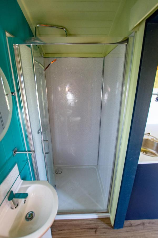 The Gambo Shepherd'S Hut Kidwelly ภายนอก รูปภาพ